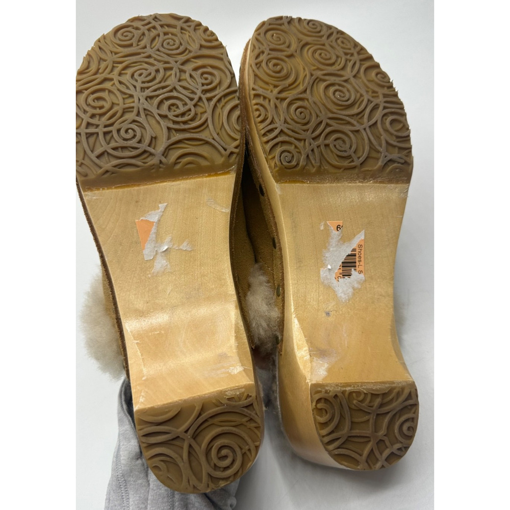 UGG 5426 Kalie Tan Suede Sheepskin Lined Clogs Size US 8 Studded Wood Sole - Picture 5 of 7